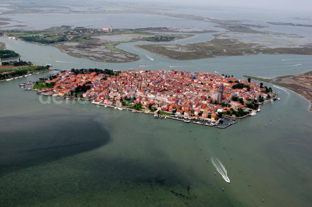 Venedig from the bird's eye view: Blick auf die Insel Burano in der Lagune von Venedig. View to the island Burano in the lagoon of Burano.