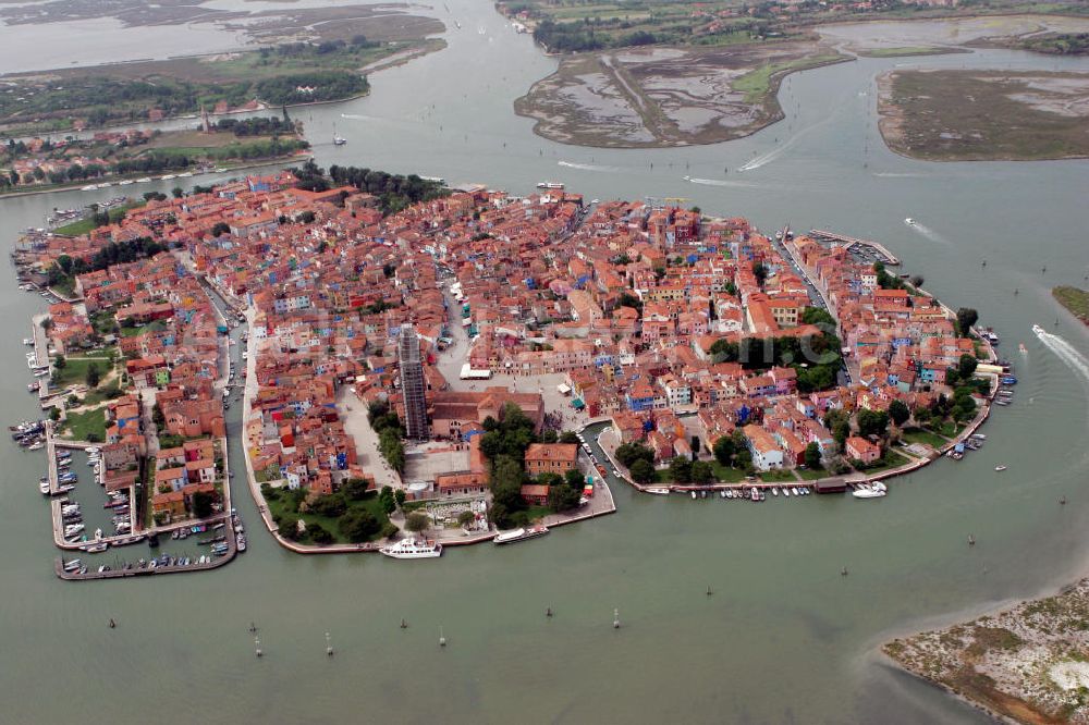 Venedig from the bird's eye view: Blick auf die Insel Burano in der Lagune von Venedig. View to the island Burano in the lagoon of Burano.