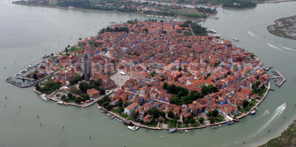 Venedig from the bird's eye view: Blick auf die Insel Burano in der Lagune von Venedig. View to the island Burano in the lagoon of Burano.