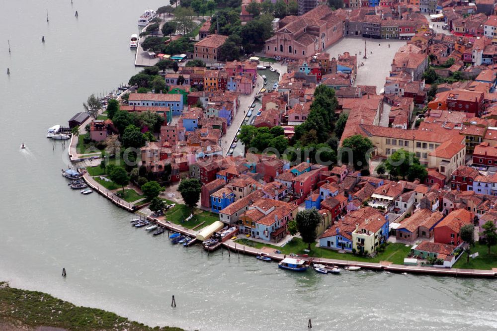 Venedig from the bird's eye view: Blick auf die Insel Burano in der Lagune von Venedig. View to the island Burano in the lagoon of Burano.