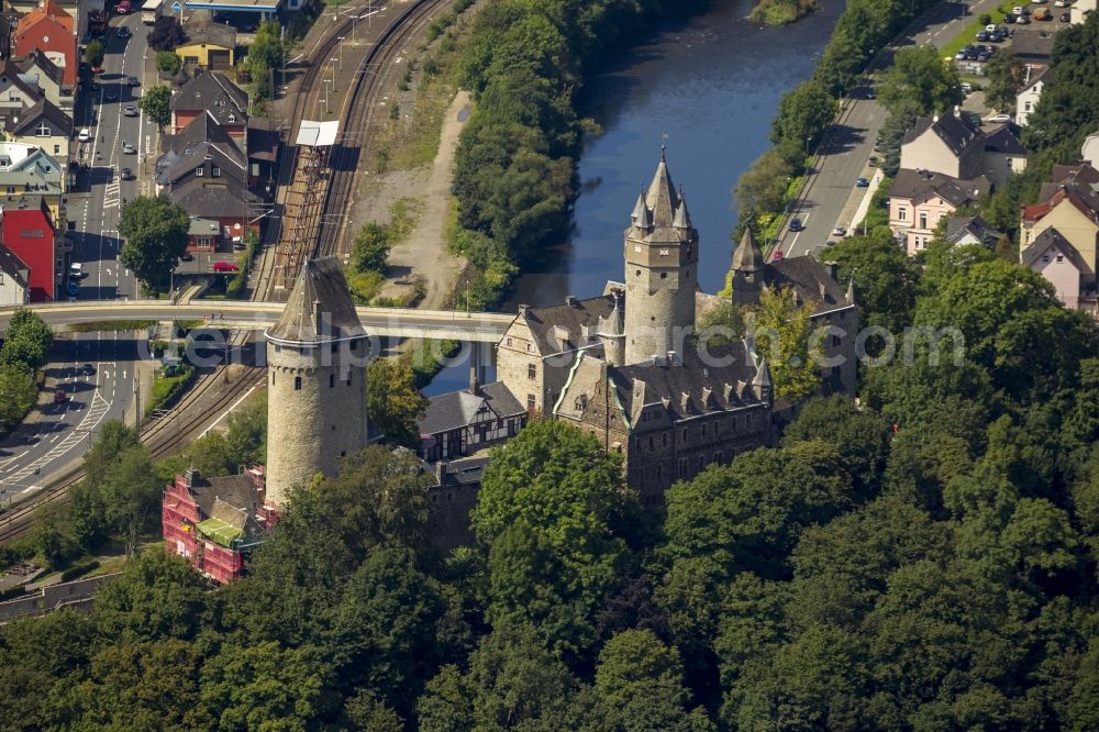 Altena from the bird's eye view: Burg Altena in Altena in the Sauerland in North Rhine-Westphalia NRW. It was built in the 12th Century and was established as the first permanent youth hostel of the world in 1912