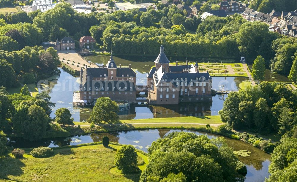 Aerial photograph Isselburg - Castle Anholt of the city Isselburg in North Rhine-Westphalia