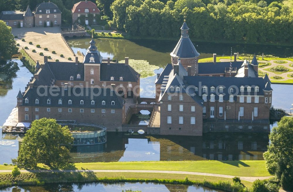 Isselburg from the bird's eye view: Castle Anholt of the city Isselburg in North Rhine-Westphalia