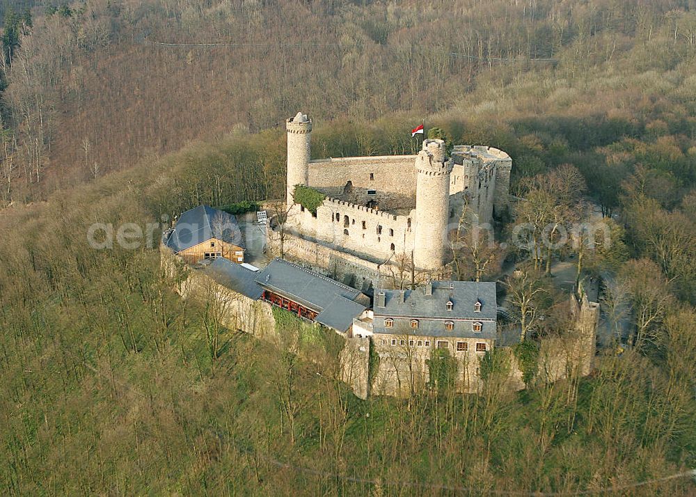 Aerial image Bensheim - Auerbach - Blick auf die Burg Auerbach in Bensheim-Auerbach in Hessen. Heute wird auf der Burgruine aus dem 13. Jahrhundert Erlebnisgastronomie mit Ritterturnieren und mittelalterlichen Spielen angeboten. View to the castle Auerbach in Bendersheim-Auerbach in Hesse. Today the castle ruin from the 13. century is used for experience catering trade with jousts and medieval plays.