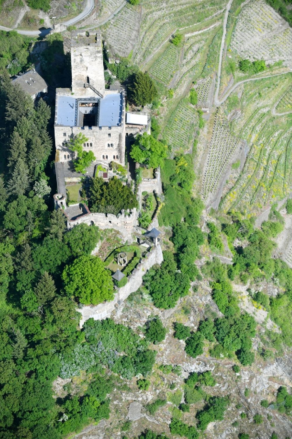 Aerial photograph Kaub - Castle of the fortress Burg Gutenfels on Schlossweg in Kaub in the state Rhineland-Palatinate, Germany