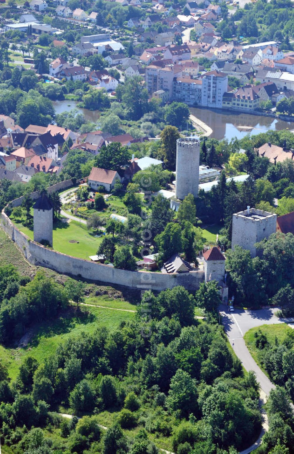 Aerial image Burglengenfeld - Die Burg Burglengenfeld oder Burg Lengenfeld an der Naab in der gleichnamigen Stadt Burglengenfeld, Bayern. Sie ist eine der größten in ganz Bayern. Im dritten Reich diente sie der Hitlerjugend als Jugendheim, später dann wurde die Anlage vom Sozialwerk Heuser erworben und ist heute ein heilpädagogisches Zentrum. Castle Burglengenfeld or castle Lengenfeld at the river Naab in the city Burglengenfeld, Bavaria. It is one of the biggest castlews in Bavaria. In the third Reich it served as a youth center of the Hitler Youth, later then the Sozialwerk Heuser acquired the castle ground and established a curative education center there.