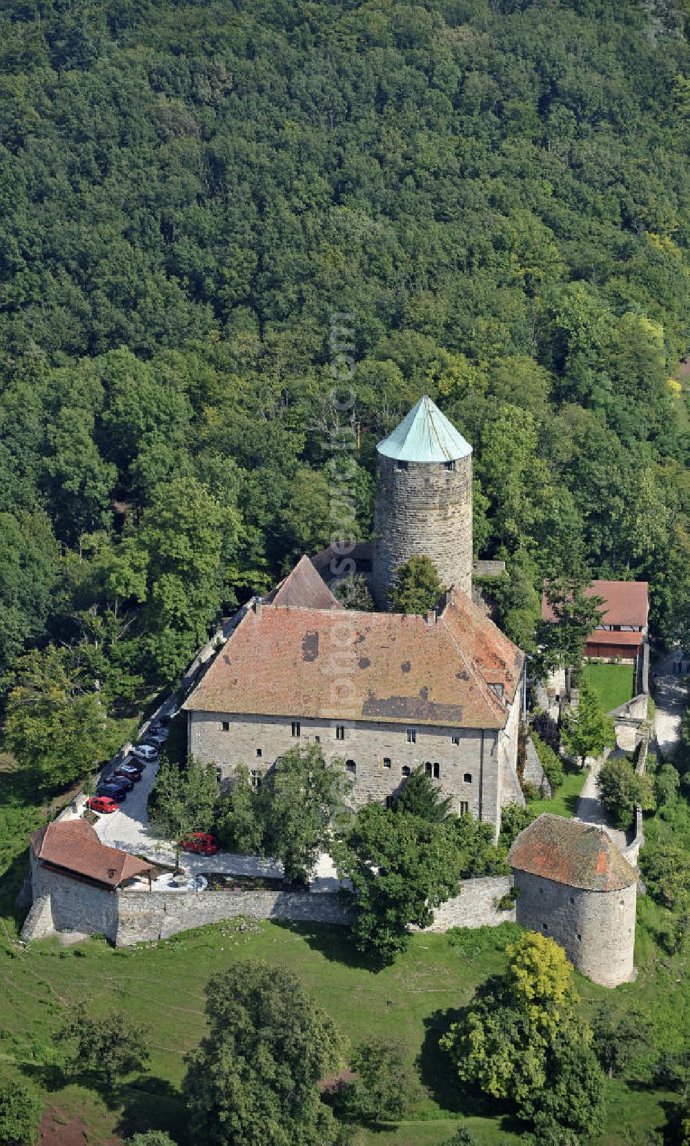 Aerial photograph Colmberg - Blick auf die Burg Colmberg. Die Burg wurde im 12. Jahrhundert zur kaiserlichen Reichsburg ausgebaut. Heute wird auf der Burg ein Hotel betrieben. View of the Castle Colmberg. The castle was expanded in the 12th Century as a imperial castle. Today the castle is a hotel.