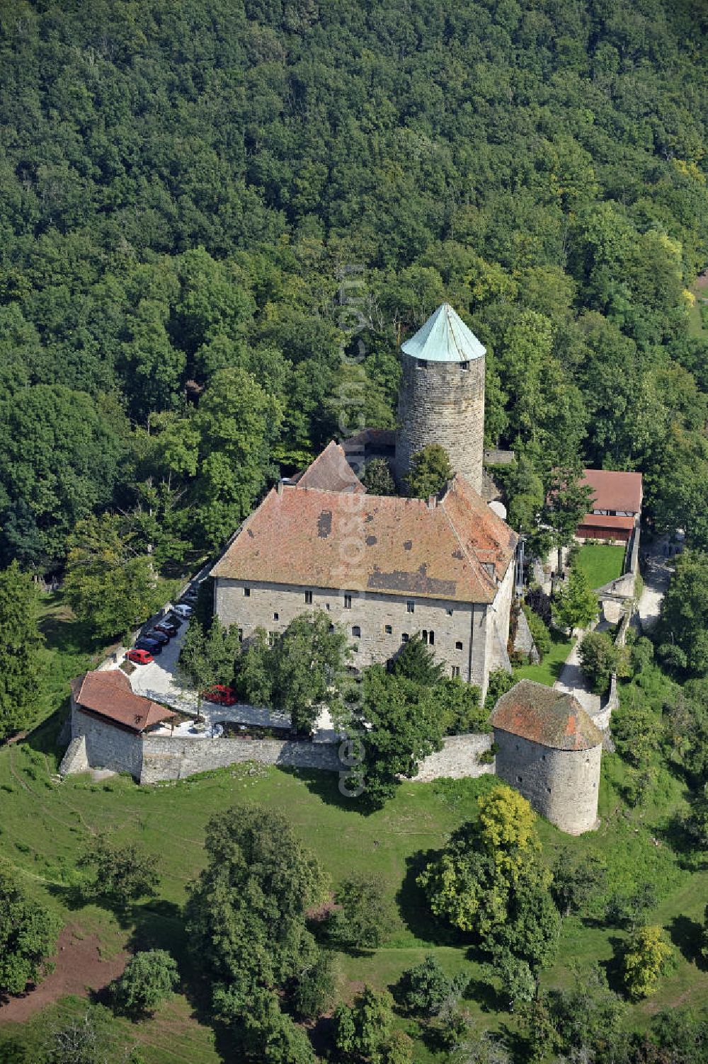 Colmberg from above - Blick auf die Burg Colmberg. Die Burg wurde im 12. Jahrhundert zur kaiserlichen Reichsburg ausgebaut. Heute wird auf der Burg ein Hotel betrieben. View of the Castle Colmberg. The castle was expanded in the 12th Century as a imperial castle. Today the castle is a hotel.