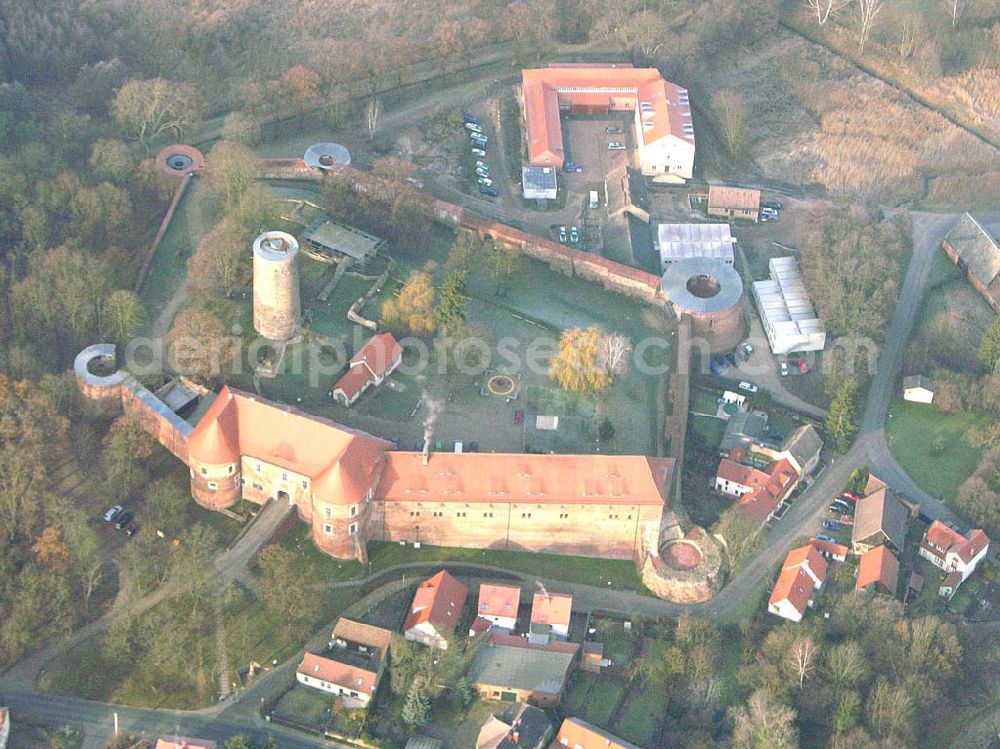 Aerial image Belzig - 10.12.2004 Belzig, Blick auf die Burg Eisenhardt in Belzig, eine Festungsanlage mit sieben Ecktürmen. Hier befinden sich unter an derem das Standesamt und das Heimatmuseum. Vom 24 Meter hohen Butterturm hat man einen guten Rundblick über die Stadt und die Fläminglandschaft. Links ist das Heimatmuseum, im Ostteil das Salzmagazin, welches jetzt als Hotel genutzt wird. Burg Eisenhardt Belzig, Straße der Einheit 5, 14806 Belzig, Tel.:03 38 41/38 79 91 0, Fax: 03 38 41/38 79 99 9, biblbelzig@t-online.de,