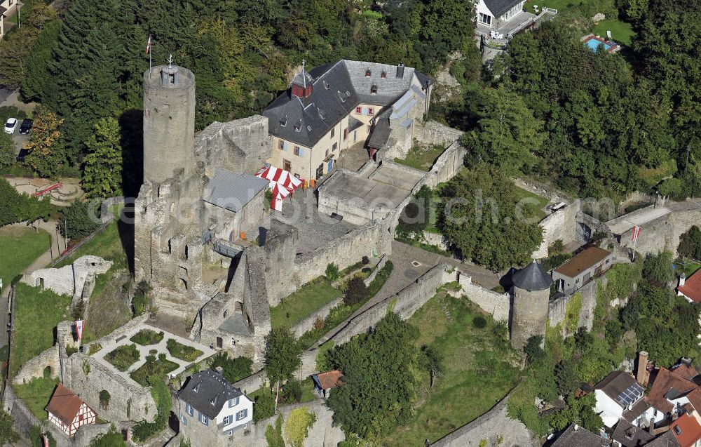 Aerial photograph Eppstein - Die Ruine der Burg Eppstein über gleichnamigen Stadt. Die Spornburg wurde ab dem 10. Jahrhundert errichtet. The ruins of the Castle Eppstein. The castle was built from 10th Century.