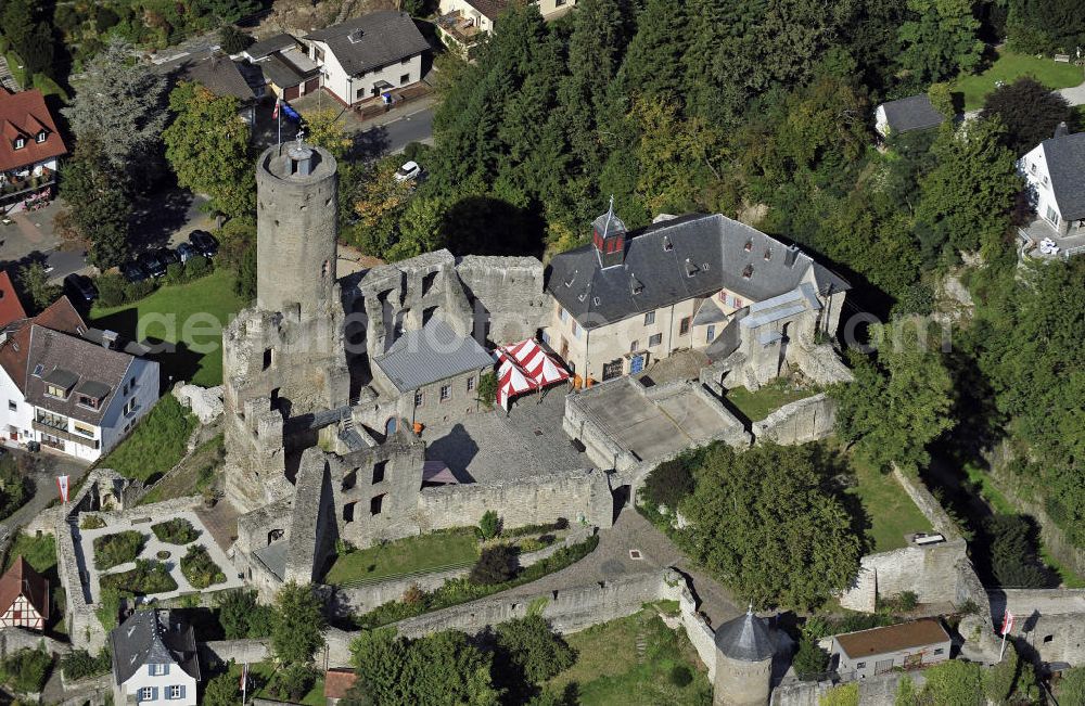 Eppstein from above - Die Ruine der Burg Eppstein über gleichnamigen Stadt. Die Spornburg wurde ab dem 10. Jahrhundert errichtet. The ruins of the Castle Eppstein. The castle was built from 10th Century.