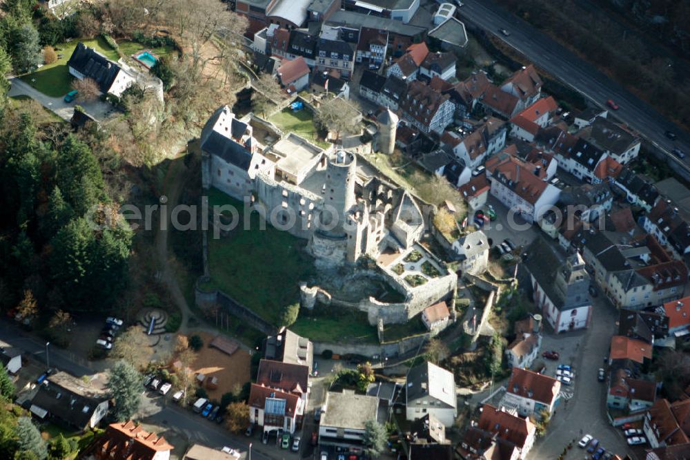 Aerial image Eppstein - Die Burg Eppstein ist eine Burgruine über der hessischen Stadt Eppstein im Main-Taunus-Kreis. Die Spornburg wurde ab dem 10. Jahrhundert errichtet und wird heute im erhaltenen Gebäude als Stadt-und Burgmuseum genutzt. View to the ruins of the Castle Eppstein of the town Eppstein in the administrative district Main-Taurus-Kreis.The castle was built from 10th Century.