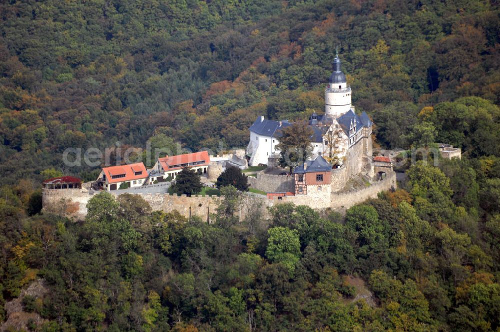 Falkenstein/ Harz from the bird's eye view: Die Burg Falkenstein ist eine hochmittelalterliche Burg in der Gemarkung Stadt Falkenstein/Harz, zwischen Aschersleben und Harzgerode. Sie liegt hoch über dem Selketal. Sie ist Bestandteil der Straße der Romanik. Hier befindet sich unter an derem auch eine Falknerei und eine Gastronomie, die auch traditionelle Ritteressen anbietet, auf der Burg. Homepage: http://