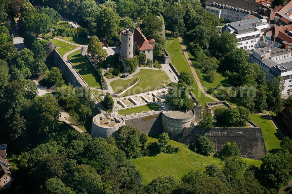 Aerial photograph Bielefeld - Blick auf die Burg und Festung Sparrenberg, einer restaurierte Festungsanlage im Bielefelder Stadtbezirk Mitte. Sie liegt auf dem 180 m hohen Sparrenberg im Teutoburger Wald und überragt das nahe Stadtzentrum um gut 60 m. Ihr heutiges Aussehen geht im Wesentlichen auf das 16. und 19. Jahrhundert zurück. Die Sparrenburg ist die nördlichste erhaltene Spornburg Deutschlands und gilt als ein Wahrzeichen Bielefelds. Castle and Fortress Sparrenberg in Bielefeld.