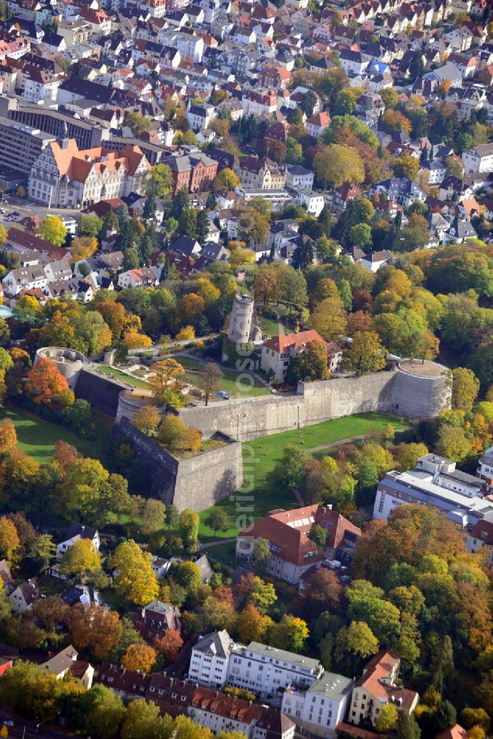 Aerial image Bielefeld - View of the Castle and Fortress Sparrenberg in Bielefeld in the state North Rhine-Westphalia. The Sparrenburg is a restored fortress in the district Mitte of Bielefeld. It is situated on the Sparrenberg in the Teutoburg Forest