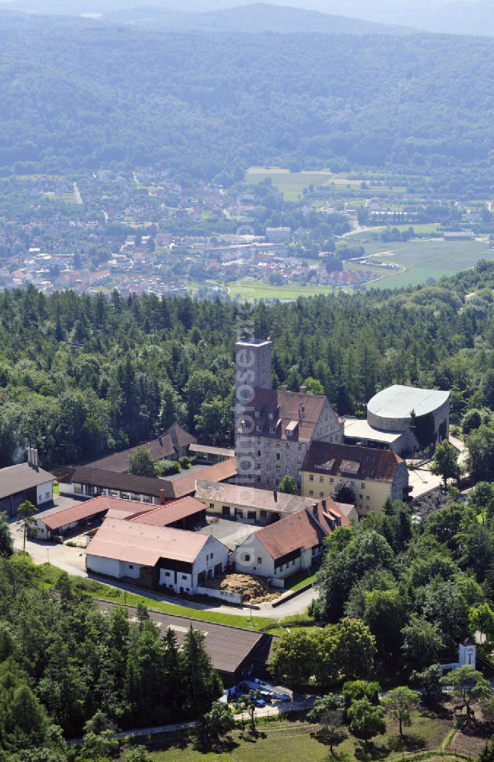 Ebermannstadt from above - Die Burg Feuerstein bei Ebermannstadt im Landkreis Forchheim, Bayern. Die Burganlage dient heutzutage als katholische Jugend- und Begegnungsstätte der Erzdiözese Bamberg. Castle Feuerstein at the city Ebermannstadt in the administrative district Forchheim, Bavaria. Today, the castle hosts a catholic youth and community center of the archdiocese Bamberg.