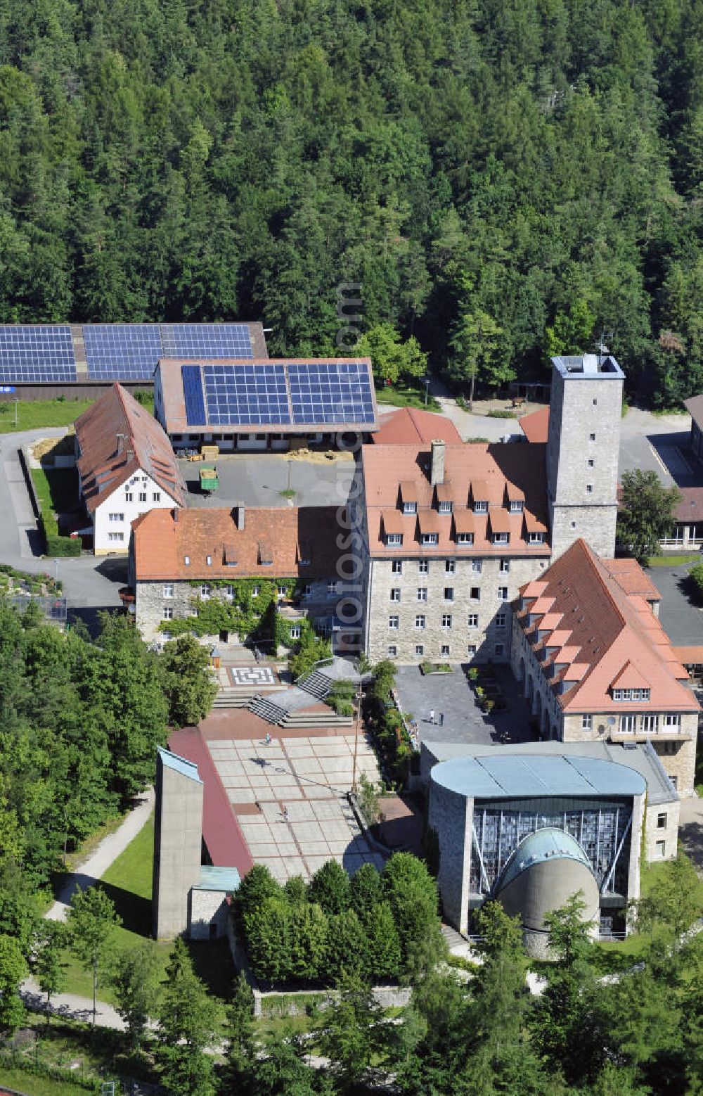 Ebermannstadt from above - Die Burg Feuerstein bei Ebermannstadt im Landkreis Forchheim, Bayern. Die Burganlage dient heutzutage als katholische Jugend- und Begegnungsstätte der Erzdiözese Bamberg. Castle Feuerstein at the city Ebermannstadt in the administrative district Forchheim, Bavaria. Today, the castle hosts a catholic youth and community center of the archdiocese Bamberg.