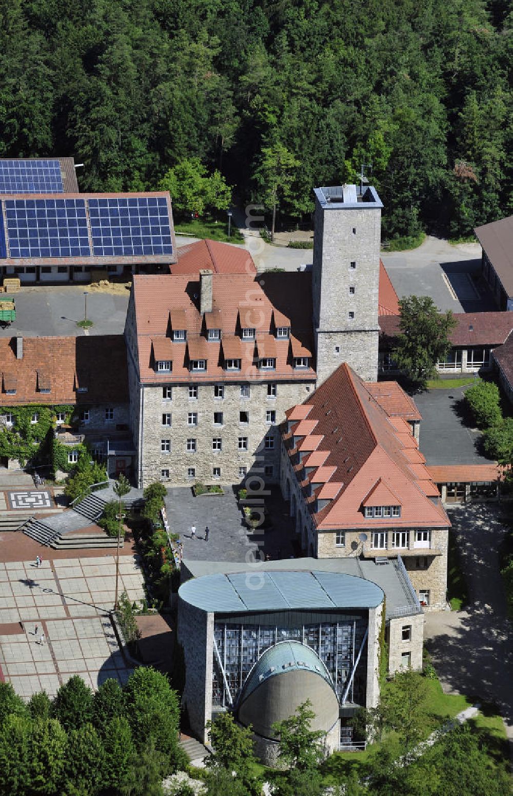 Ebermannstadt from the bird's eye view: Die Burg Feuerstein bei Ebermannstadt im Landkreis Forchheim, Bayern. Die Burganlage dient heutzutage als katholische Jugend- und Begegnungsstätte der Erzdiözese Bamberg. Castle Feuerstein at the city Ebermannstadt in the administrative district Forchheim, Bavaria. Today, the castle hosts a catholic youth and community center of the archdiocese Bamberg.