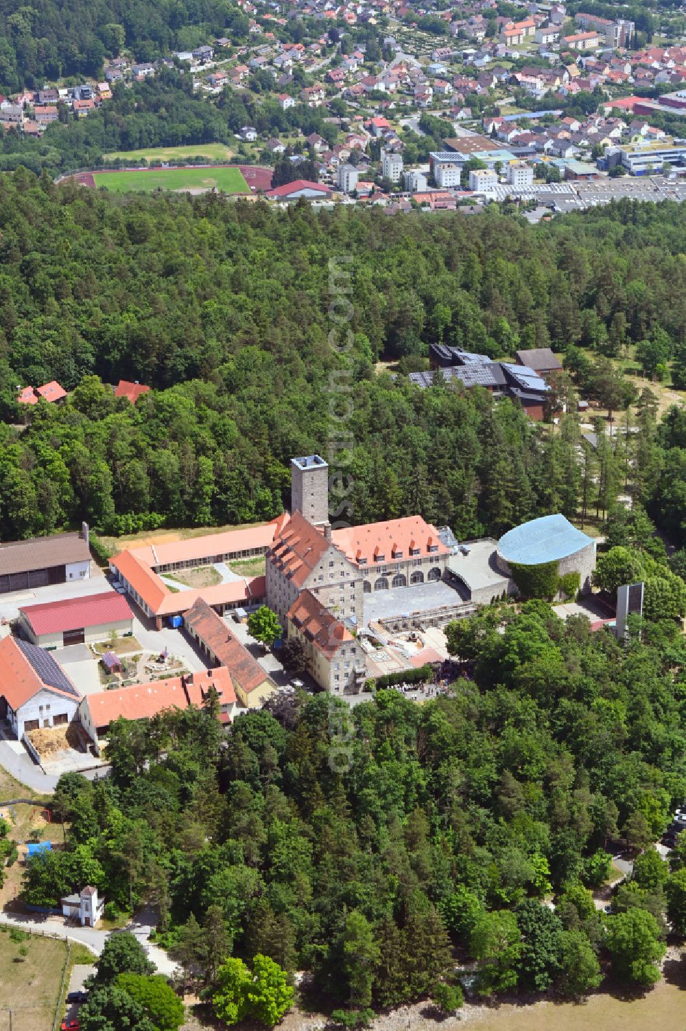 Aerial photograph Ebermannstadt - Castle of the fortress Feuerstein with the youth center Jugendhaus Burg Feuerstein in the district Niedermirsberg in Ebermannstadt in the state Bavaria, Germany