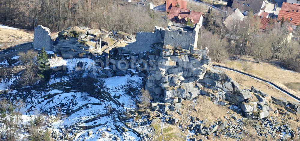 Aerial image Flossenbürg - Blick auf Burg Flossenbürg in Bayern. Die Burgruine liegt unmittelbar nordwestlich der Ortschaft Flossenbürg auf dem höchsten Punkt des 732 Meter hohen Flossenbürger Schlossberges. Im Dreißigjährigen Krieg wurde die Burganlage in Brand gesetzt. View of castle Flossenburg in Bavaria.