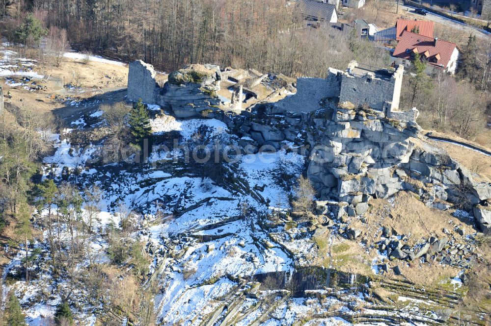 Aerial photograph Flossenbürg - Blick auf Burg Flossenbürg in Bayern. Die Burgruine liegt unmittelbar nordwestlich der Ortschaft Flossenbürg auf dem höchsten Punkt des 732 Meter hohen Flossenbürger Schlossberges. Im Dreißigjährigen Krieg wurde die Burganlage in Brand gesetzt. View of castle Flossenburg in Bavaria.