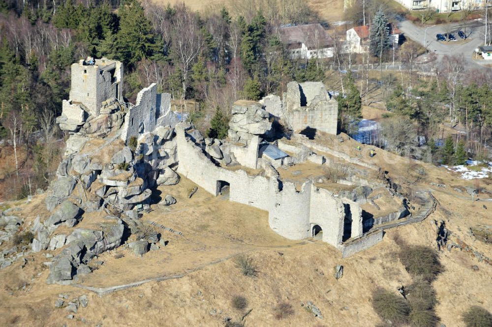 Aerial image Flossenbürg - Blick auf Burg Flossenbürg in Bayern. Die Burgruine liegt unmittelbar nordwestlich der Ortschaft Flossenbürg auf dem höchsten Punkt des 732 Meter hohen Flossenbürger Schlossberges. Im Dreißigjährigen Krieg wurde die Burganlage in Brand gesetzt. View of castle Flossenburg in Bavaria.