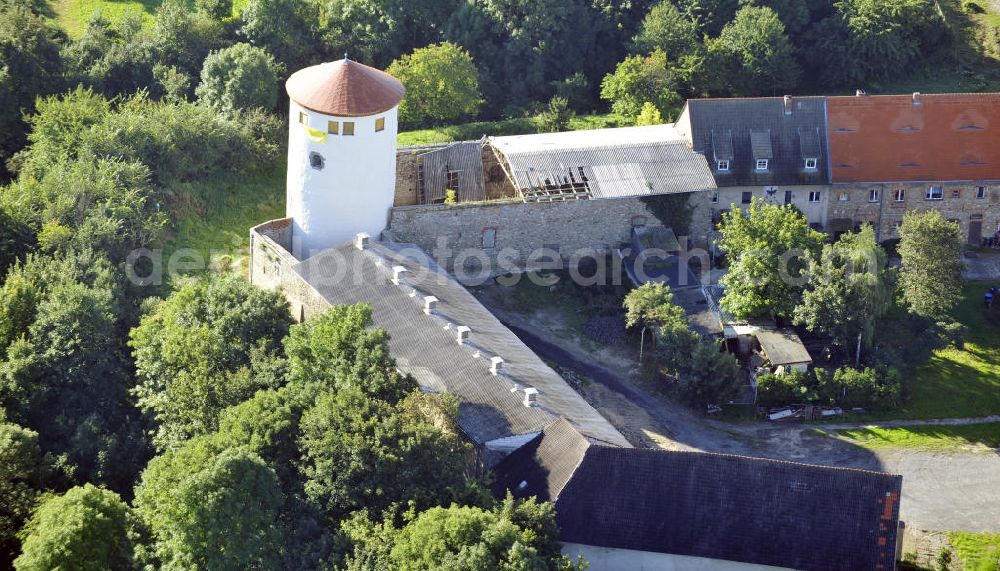 Freckleben from the bird's eye view: Blick auf die Burg Freckleben im Salzlandkreis in Sachsen-Anhalt. Die Entstehungszeit der Burg liegt im 12. Jahrhundert. View to the castle Freckleben in the Salzlandkreis in Saxony-Anhalt. The time of origin of the castle arrangement is in the 12. century.