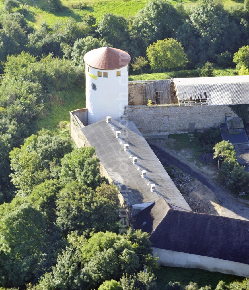 Freckleben from above - Blick auf die Burg Freckleben im Salzlandkreis in Sachsen-Anhalt. Die Entstehungszeit der Burg liegt im 12. Jahrhundert. View to the castle Freckleben in the Salzlandkreis in Saxony-Anhalt. The time of origin of the castle arrangement is in the 12. century.