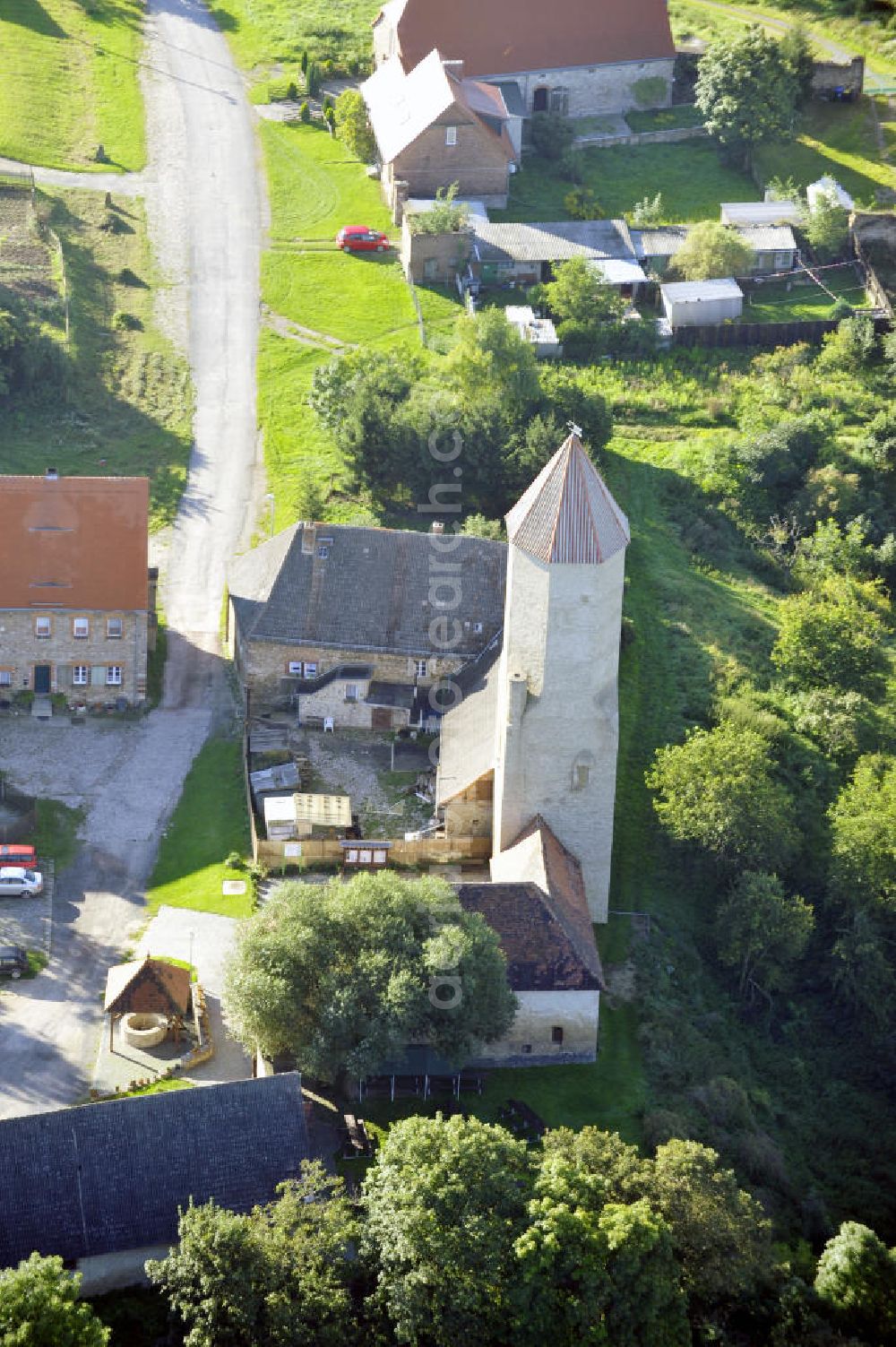 Freckleben from the bird's eye view: Blick auf die Burg Freckleben im Salzlandkreis in Sachsen-Anhalt. Die Entstehungszeit der Burg liegt im 12. Jahrhundert. View to the castle Freckleben in the Salzlandkreis in Saxony-Anhalt. The time of origin of the castle arrangement is in the 12. century.