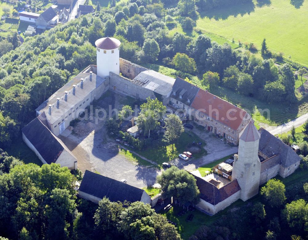 Freckleben from above - Blick auf die Burg Freckleben im Salzlandkreis in Sachsen-Anhalt. Die Entstehungszeit der Burg liegt im 12. Jahrhundert. View to the castle Freckleben in the Salzlandkreis in Saxony-Anhalt. The time of origin of the castle arrangement is in the 12. century.