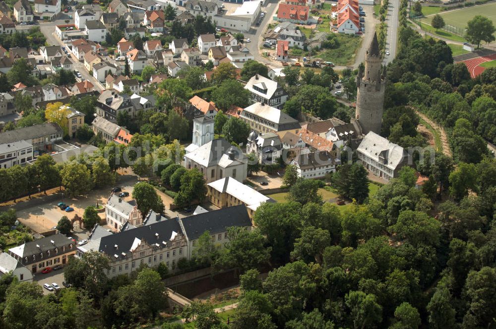 Aerial photograph Friedberg - Blick auf die Burg Friedberg, eine der größten Burganlagen Deutschlands. Auf einem Basaltfelsen mitten in der Wetterau befinden sich Burg und Stadt Friedberg. Die Burg wurde vermutlich im Auftrag Kaiser Barbarossas, zwischen 1171–1180 gegründet. Heute beherbergt die Burg verschiedene öffentliche Einrichtungen. So befindet sich unter an derem das Medienzentrum des Wetteraukreises, das Finanzamt und das Burggymnasium, ein Oberstufengymnasium, innerhalb der historischen Mauern.