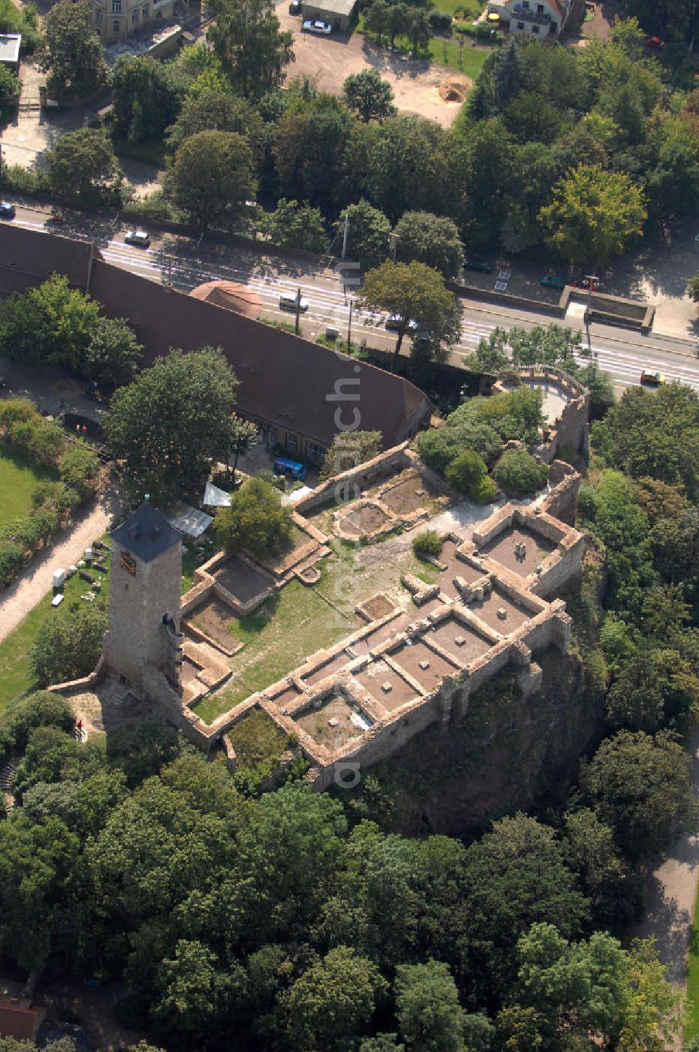 Aerial image Halle (Saale) - Strasse der Romanik: Die Stadt Halle erwarb 1906 die Burgruine, und machte die seit 1966 als Architekturmuseum dienende Burg der Öffentlichkeit zugänglich. Nach 1919 erfolgte der Ausbau zu einer Kunstgewerbeschule, ab 1958 Hochschule für industrielle Formgestaltung, seit 1990 Hochschule für Kunst und Design.