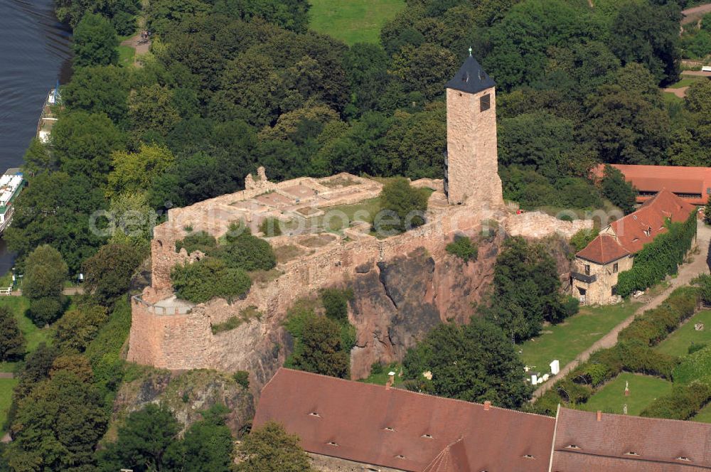 Aerial photograph Halle (Saale) - Strasse der Romanik: Die Stadt Halle erwarb 1906 die Burgruine, und machte die seit 1966 als Architekturmuseum dienende Burg der Öffentlichkeit zugänglich. Nach 1919 erfolgte der Ausbau zu einer Kunstgewerbeschule, ab 1958 Hochschule für industrielle Formgestaltung, seit 1990 Hochschule für Kunst und Design.