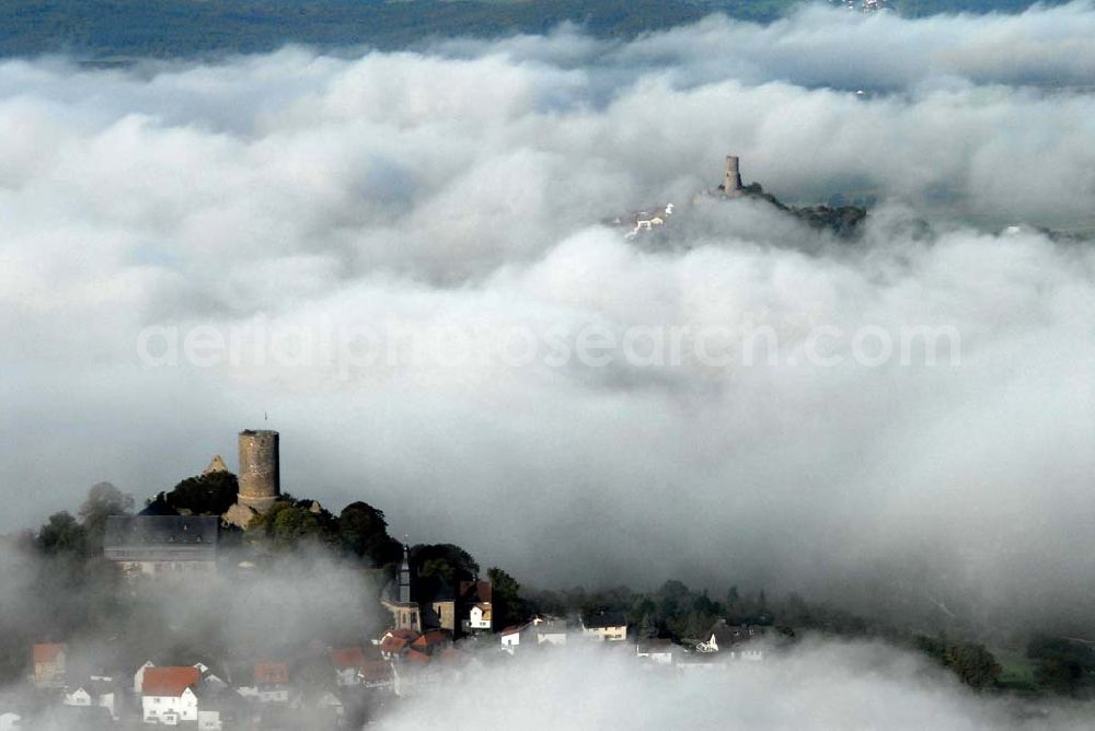 Krofdorf-Gleiberg from the bird's eye view: Die Burg Gleiberg mit dem umgebenden Dorf Gleiberg ist ein namensgebender Teil von Krofdorf-Gleiberg und gehört zur Gemeinde Wettenberg im Kreis Gießen. Die Burg besteht aus zwei Teilen: der Ober- und der Unterburg. Der Unterschied liegt nicht in der Lage, sondern im Zeitraum der Errichtung. Die Unterburg wurde 600 Jahre nach der Oberburg hochgezogen. Telefon: 0641 83428;