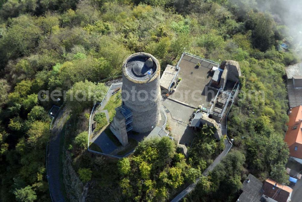 Krofdorf-Gleiberg from above - Die Burg Gleiberg mit dem umgebenden Dorf Gleiberg ist ein namensgebender Teil von Krofdorf-Gleiberg und gehört zur Gemeinde Wettenberg im Kreis Gießen. Die Burg besteht aus zwei Teilen: der Ober- und der Unterburg. Der Unterschied liegt nicht in der Lage, sondern im Zeitraum der Errichtung. Die Unterburg wurde 600 Jahre nach der Oberburg hochgezogen. Telefon: 0641 83428;