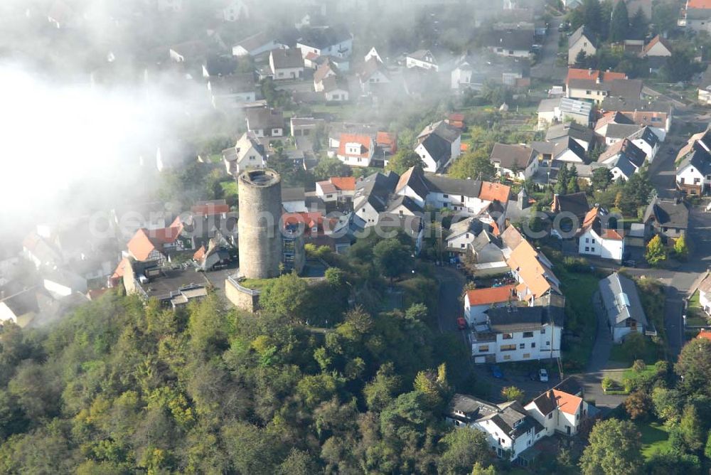 Krofdorf-Gleiberg from the bird's eye view: Die Burg Gleiberg mit dem umgebenden Dorf Gleiberg ist ein namensgebender Teil von Krofdorf-Gleiberg und gehört zur Gemeinde Wettenberg im Kreis Gießen. Die Burg besteht aus zwei Teilen: der Ober- und der Unterburg. Der Unterschied liegt nicht in der Lage, sondern im Zeitraum der Errichtung. Die Unterburg wurde 600 Jahre nach der Oberburg hochgezogen. Telefon: 0641 83428;