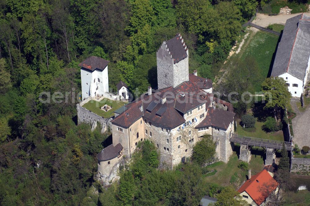 Kipfenberg from the bird's eye view: Blick auf die Burg und deren Holzbrücke Kipfenberg. Die Burg befindet sich auf einem steilen Felsen über Kipfenberg und entstand im 12. Jahrhundert. Da sie in Privatbesitz ist kann sie nicht besichtigt werden. Kontakt: Rathaus Kipfenberg, Marktplatz 2, 85110 Kipfenberg, Tel. +49(0)8465 9410 40, Fax +49(0)8465 9410 43, Email: tourist-info@kipfenberg.de