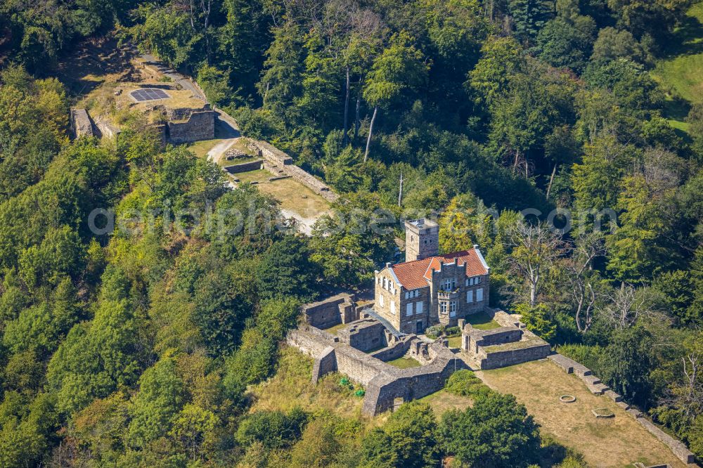 Aerial photograph Hattingen - Castle of the fortress Isenburg Am Isenberg in Hattingen in the state North Rhine-Westphalia, Germany