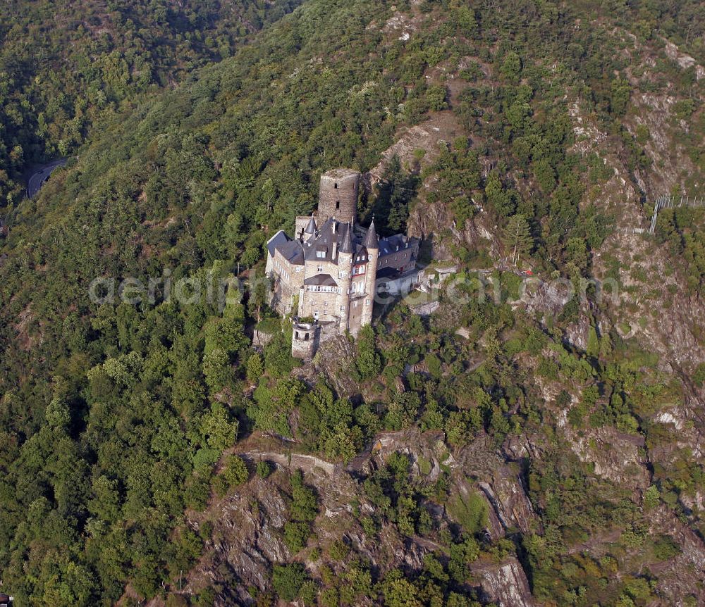 Aerial image Sankt Goarshausen - Die Burg Katz, eigentlich Burg Neukatzenelnbogen, am rechten Ufer des Rheins. Die Hangburg wurde im 14. Jahrhundert erbaut ist Teil des UNESCO-Welterbes Oberes Mittelrheintal. Die Burg ist heute im Privatbesitz und ein Hotel. The Castle Katz on the right bank of the Rhine River. The hillside castle was built in the 14th Century and is part of the UNESCO World Heritage Upper Middle Rhine Valley. The castle is now Wolfgang Gerberely owned and a hotel.