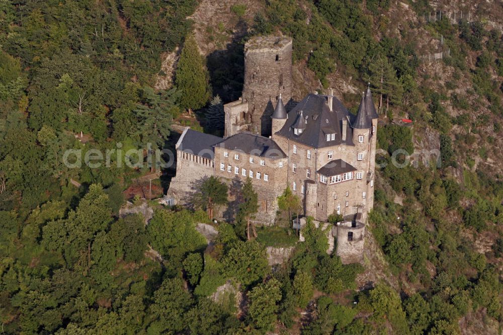 Aerial image Sankt Goarshausen - Die Burg Katz, eigentlich Burg Neukatzenelnbogen, am rechten Ufer des Rheins. Die Hangburg wurde im 14. Jahrhundert erbaut ist Teil des UNESCO-Welterbes Oberes Mittelrheintal. Die Burg ist heute im Privatbesitz und ein Hotel. The Castle Katz on the right bank of the Rhine River. The hillside castle was built in the 14th Century and is part of the UNESCO World Heritage Upper Middle Rhine Valley. The castle is now Wolfgang Gerberely owned and a hotel.