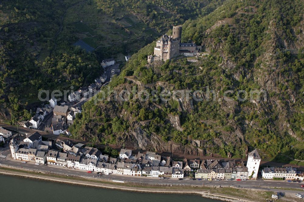 Sankt Goarshausen from above - Blick auf Sankt Goarshausen und die darüberliegende Burg Katz. View of St. Goarshausen and the Castle Katz.