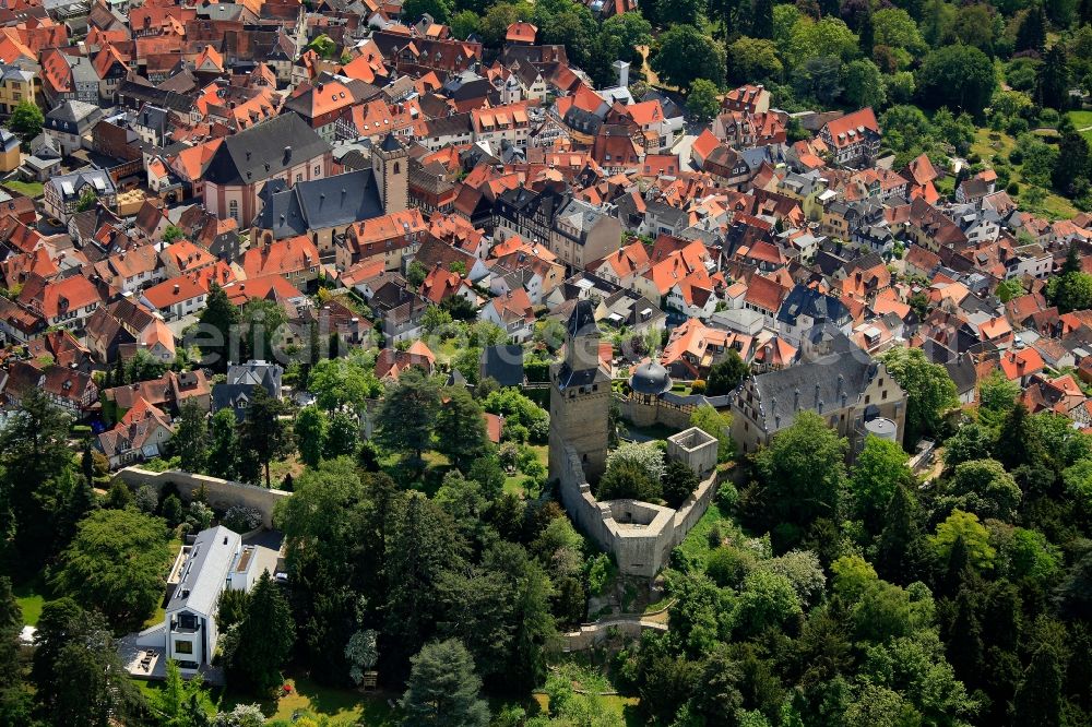 Aerial image Kronberg im Taunus - View from the northwest to the lying on the slope of the Taunus Kronberg medieval castle and view of the old town in Kronberg im Taunus in Hesse