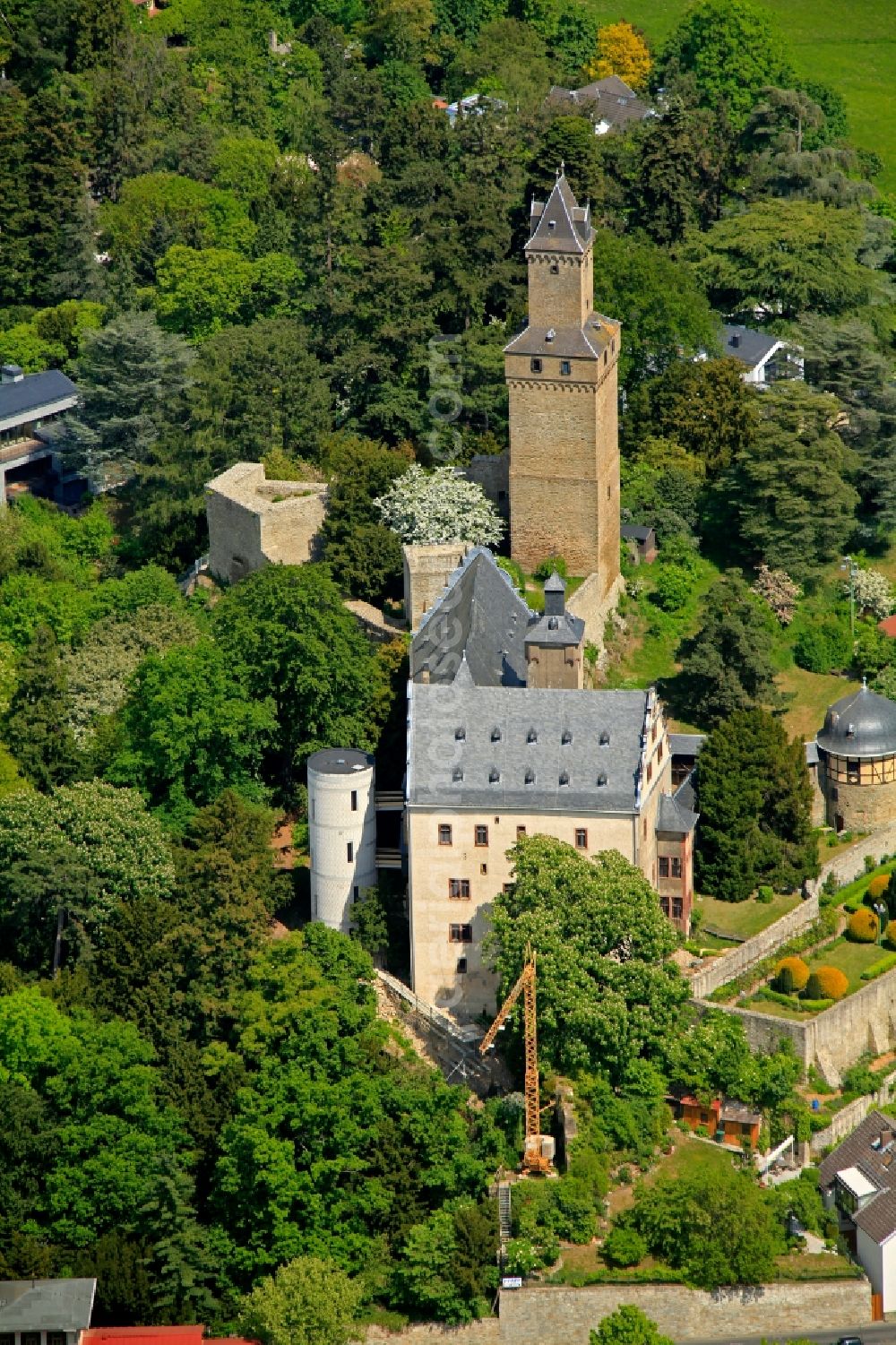 Aerial image Kronberg im Taunus - View of the medieval castle Kronberg with construction of a new tower in Kronberg im Taunus in Hesse