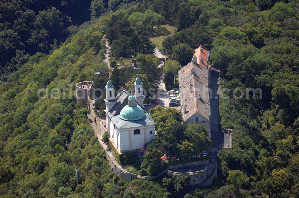 Wien from the bird's eye view: Blick auf Burg Leopoldsberg und der Kirche St. Leopold am Berg. Kontakt: Burg Leopoldsberg, A-1190 Wien, Am Leopoldsberg 1; Tel.: +43(0)1/ 370 16 80; Fax: +43 (0)1/ 370 56 23;