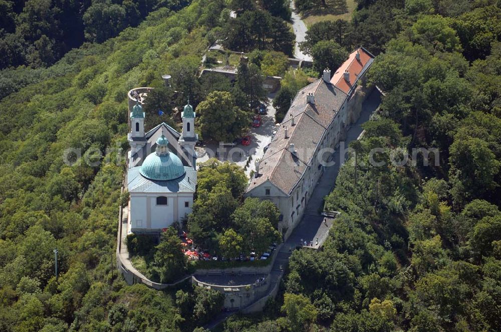 Aerial image Wien - Blick auf Burg Leopoldsberg und der Kirche St. Leopold am Berg. Kontakt: Burg Leopoldsberg, A-1190 Wien, Am Leopoldsberg 1; Tel.: +43(0)1/ 370 16 80; Fax: +43 (0)1/ 370 56 23;