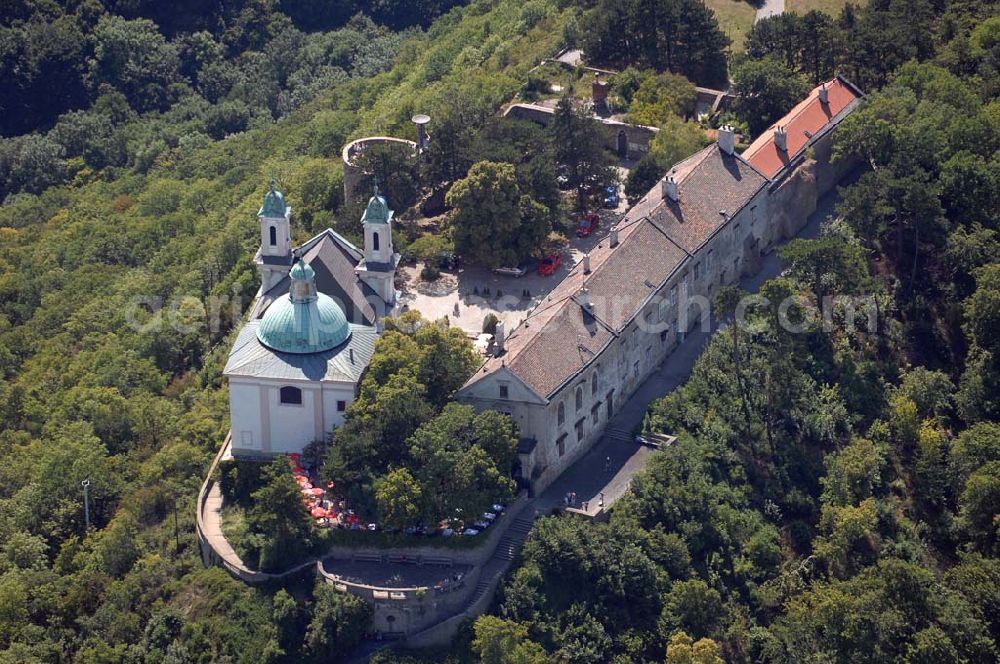 Aerial photograph Wien - Blick auf Burg Leopoldsberg und der Kirche St. Leopold am Berg. Kontakt: Burg Leopoldsberg, A-1190 Wien, Am Leopoldsberg 1; Tel.: +43(0)1/ 370 16 80; Fax: +43 (0)1/ 370 56 23;