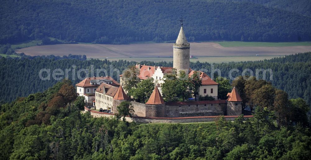 Aerial photograph Seitenroda - Blick auf die Leuchtenburg in Seitenroda bei Kahla im Thüringer Wald. Sie gilt als die Königin des Saaletals und liegt auf einem weithin sichtbaren Bergkegel auf einer Höhe von 395 Metern. View of the Leuchtenburg in Seitenroda in the Thuringian Forest. It is considered as the Queen of the Saale valley and situated on large conical mountain peak at an altitude of 395 meters.