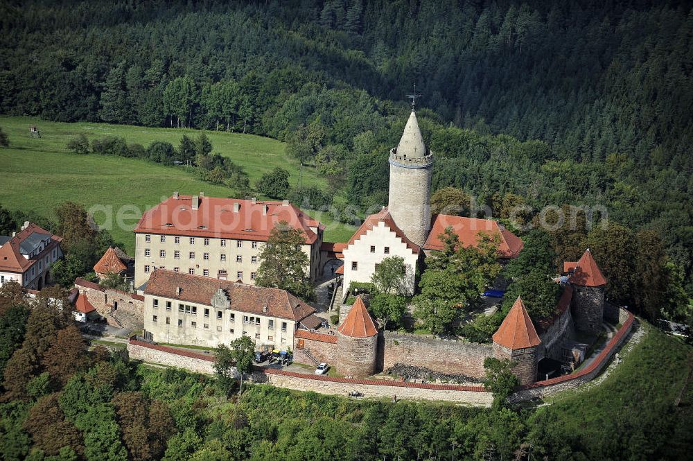 Aerial image Seitenroda - Blick auf die Leuchtenburg in Seitenroda bei Kahla im Thüringer Wald. Sie gilt als die Königin des Saaletals und liegt auf einem weithin sichtbaren Bergkegel auf einer Höhe von 395 Metern. View of the Leuchtenburg in Seitenroda in the Thuringian Forest. It is considered as the Queen of the Saale valley and situated on large conical mountain peak at an altitude of 395 meters.