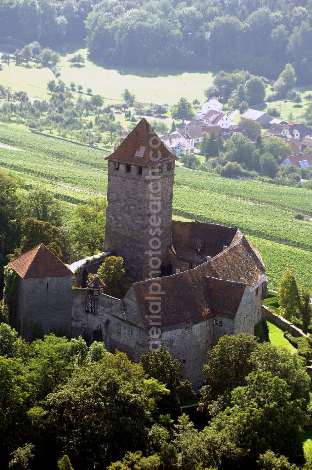 Aerial image Oberstenfeld - Blick auf die Burg Lichtenberg in Oberstenfeld. Die Burg wurde 1197 erstmals urkundlich erwähnt und gilt als eine der ältesten Stauferburgen Deutschlands. Sie ist bewohnt und beherbergt ein nur zu besonderen Anlässen geöffnetes Restaurant. Kontakt: Inh. Freiherr von und zu Weiler, Burg Lichtenberg, 71720 Oberstenfeld, Tel. +49(0)7062 40 17, Fax +49(0)7062 40 28, Email: Burglichtenberg@gmx.de