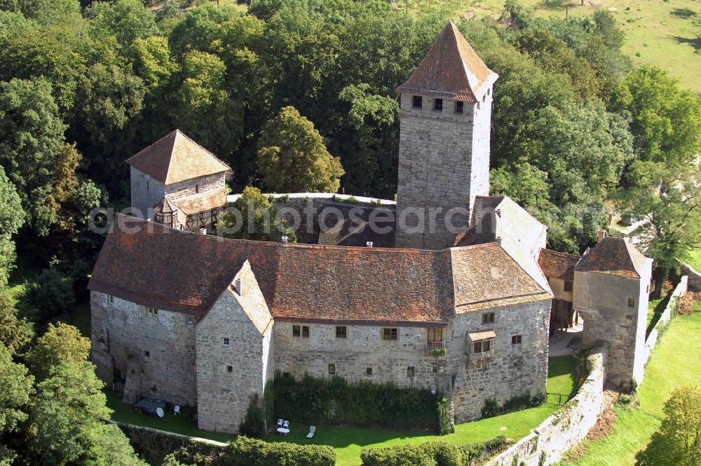 Oberstenfeld from the bird's eye view: Blick auf die Burg Lichtenberg in Oberstenfeld. Die Burg wurde 1197 erstmals urkundlich erwähnt und gilt als eine der ältesten Stauferburgen Deutschlands. Sie ist bewohnt und beherbergt ein nur zu besonderen Anlässen geöffnetes Restaurant. Kontakt: Inh. Freiherr von und zu Weiler, Burg Lichtenberg, 71720 Oberstenfeld, Tel. +49(0)7062 40 17, Fax +49(0)7062 40 28, Email: Burglichtenberg@gmx.de